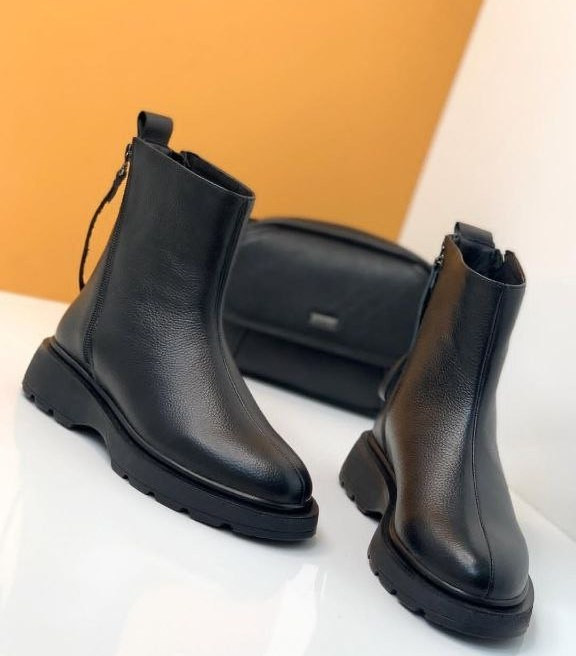 نیمبوت شيك با جنس رویه ی فلوتر و زیره ی نرم پیو